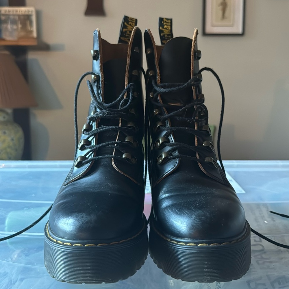 Dr.Marten’s LEONA WOMEN'S VINTAGE SMOOTH LEATHER HEELED BOOTS